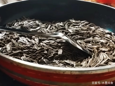 腊月到了就是年，8种传统小食记得多备点，年味十足过个丰盛年(过了腊月就是新年吗为什么)